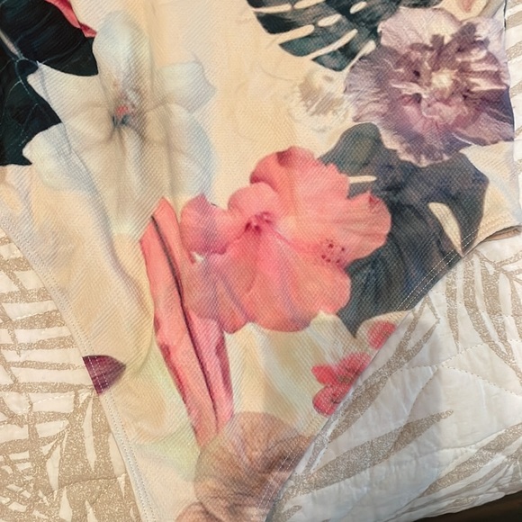 Lovers and friends floral ruffle one piece bathing suit size small - Picture 12 of 12